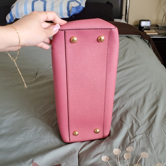 💕HP💕 Authentic MK Jet Set - Picture 6 of 16